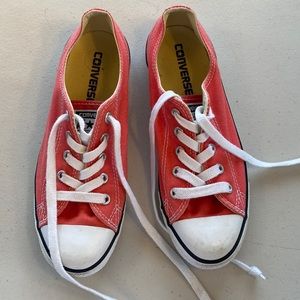 Size 6 pink/salmon Pink converse